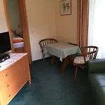 Haus Kaernten ゲストハウス